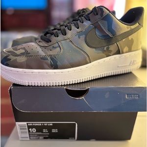 NIKE AIR Air Force 1 ‘07 LV8 Medium Olive/Black